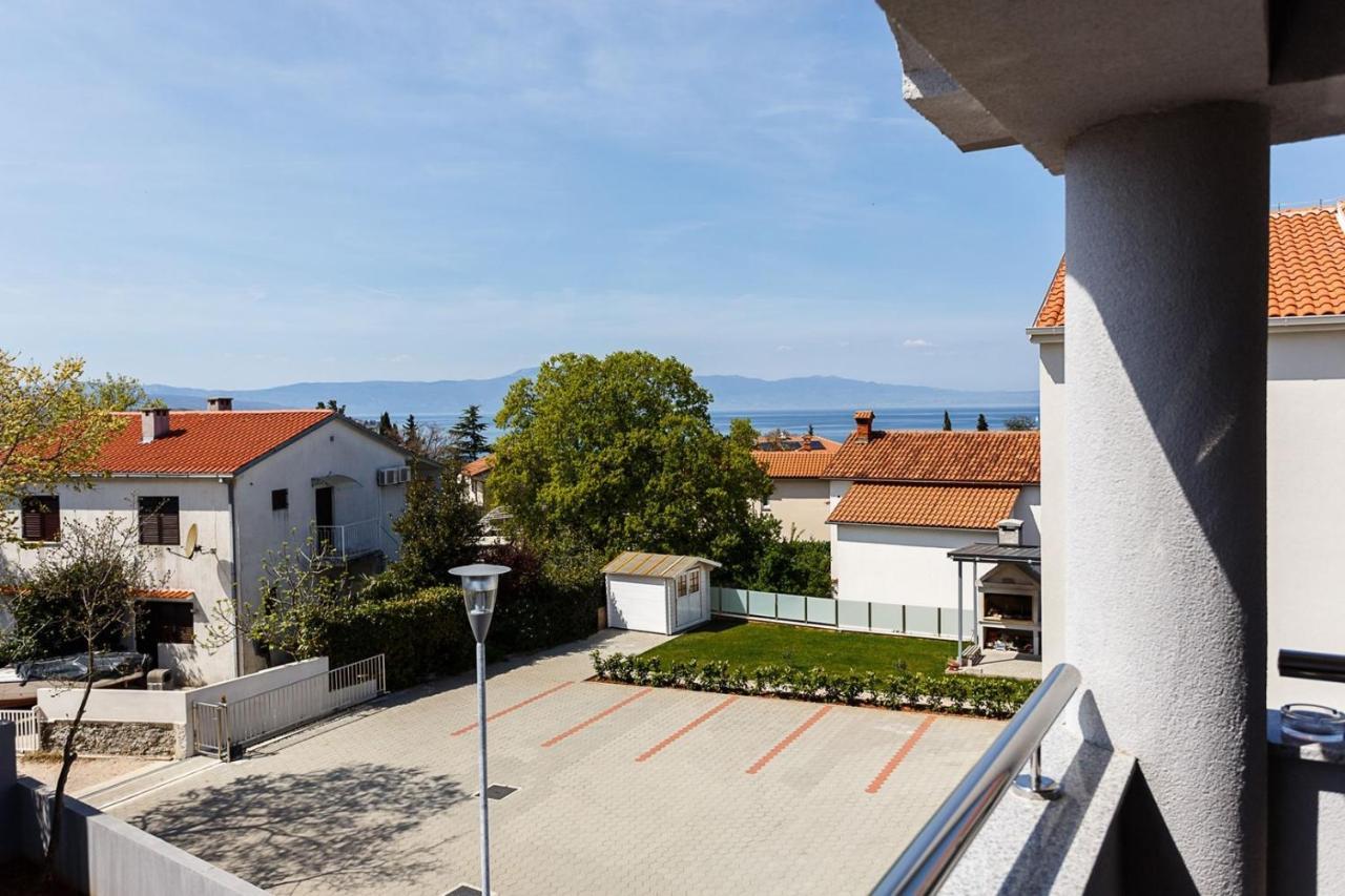 Apartment Adria 3 Malinska Exterior photo